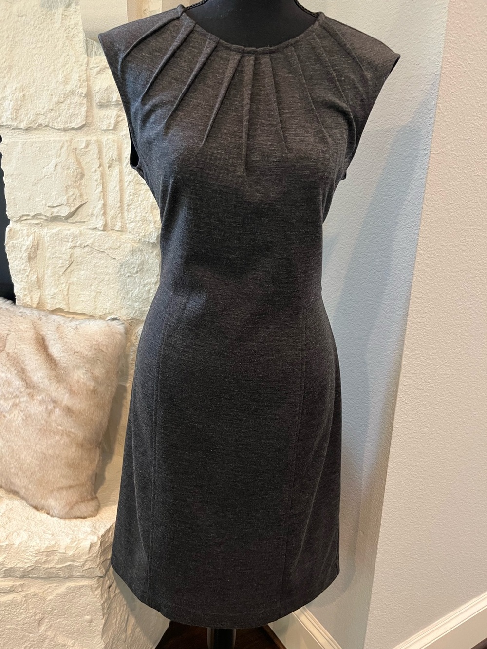 Sharagano Dark Gray Stretch Knit Career Office Knee Dress Sheath Sleeveless Sz 8